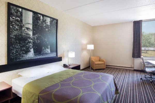 Super 8 by Wyndham Plattsburgh image 10