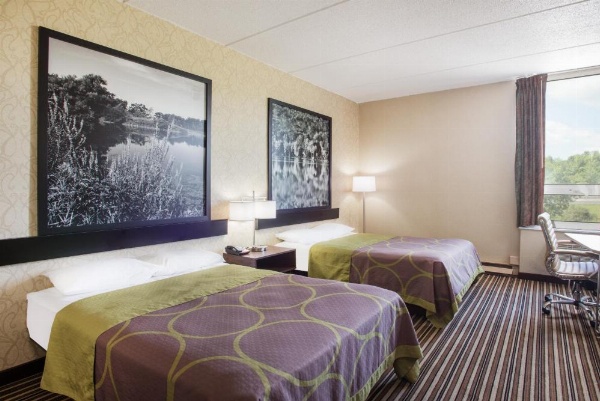 Super 8 by Wyndham Plattsburgh image 24