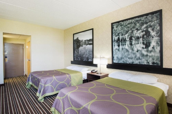 Super 8 by Wyndham Plattsburgh image 26