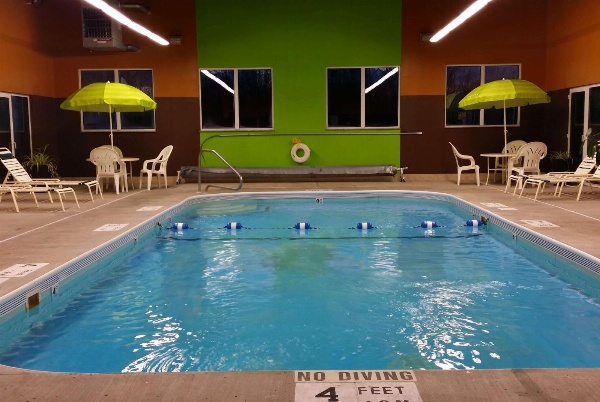 Super 8 by Wyndham Plattsburgh image 3