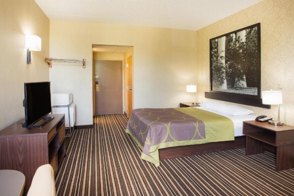 Super 8 by Wyndham Plattsburgh image 30
