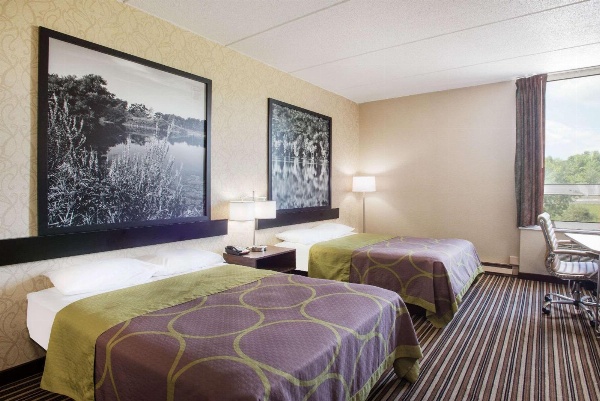 Super 8 by Wyndham Plattsburgh image 6