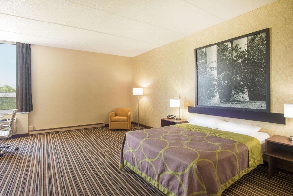 Super 8 by Wyndham Plattsburgh image 7